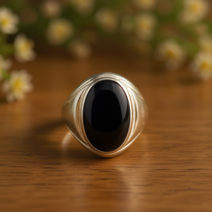 Bague en onyx noir et moissanite, 8,7 grammes - Product Image 3