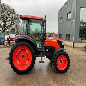 Tractor de arrastre Kubota M9540 4x4 avanzado con potente motor diésel de 80HP para operaciones agrícolas profesionales - Product Image 3