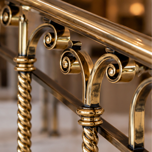 Barandilla de Bronce con Diseño en Espiral para Hoteles de Lujo, Villas, Escaleras e Interiores Arquitectónicos Contemporáneos - Product Image 4