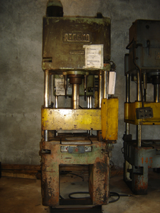 Máquina de prensado para recorte de precisión de metales y aplicaciones de fabricación industrial - Product Image 3