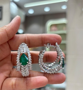 Pendientes de Aro Exclusivos Plateados con Rubíes y Circonitas con Corte de Pera, Joyería de Fiesta para Mujer, Estilo Romántico - Product Image 2
