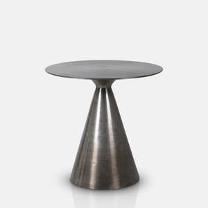 Table d'appoint Majestic Metal, une touche de majesté, un complément parfait pour les thèmes d'intérieur haut de gamme. - Product Image 2