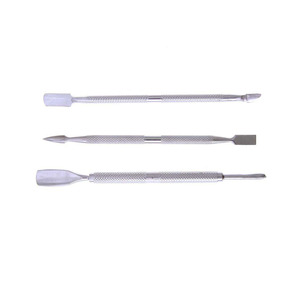 L'accessoire de soin des ongles, le repousse-cuticules, aide à améliorer l'hygiène des ongles, à façonner les cuticules et à garder les bords des ongles propres. - Product Image 2