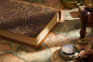 Cuadernos de Cuero Vintage Hechos a Mano con Acabado Rústico para Hombres y Mujeres, Papel sin Líneas, 300 Páginas, Aleación Resistente y Duradera - Product Image 3