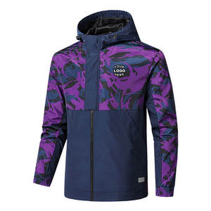 Veste coupe-vent camouflage pour homme à capuche et demi-zip, légère et sportive en polyester, idéale pour l'automne et le streetwear, avec espace pour logo - Product Image 3