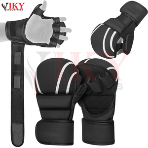 Guantes de Artes Marciales Mixtas (MMA) de Piel Sintética Blanca/Negra con Palma Abierta, Ajustables con Gancho, de Buena Calidad y Marca Privada - Product Image 2