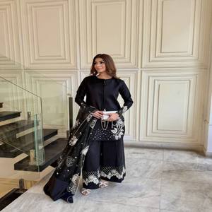 VASTRA COTTAGE Elegante Conjunto de Blusa de Mujer con Lentejuelas Cosidas y Pantalón Plazzo con Dupatta de Organza Suave Bordada - Product Image 4