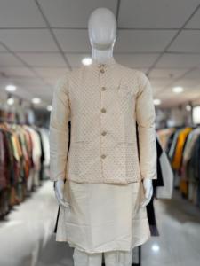 Ensemble de veste kurta pour homme en tissu de soie pure avec broderie et travail de sequins, kurta de créateur avec koti, idéal pour les fêtes royales. - Product Image 3
