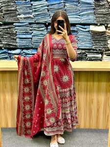 Conjunto de Vestido Anarkali de Algodón Puro Premium con Pantalón y Dupatta, con Trabajo Artesanal, Compre Directamente del Proveedor Indio a Precio de Mayoreo - Product Image 4