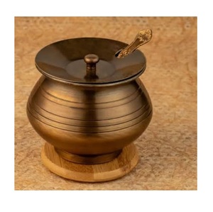 Pot à ghee multifonction en laiton, fabricant indien de pots à huile avec bec verseur, Ghee Dani, pot de service à ghee traditionnel doré - Product Image 1