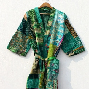 Nueva llegada de chaqueta Kantha de algodón puro de retazos con 2 bolsillos delanteros cosidos a mano abrigo largo bohemio para mujer - Product Image 1