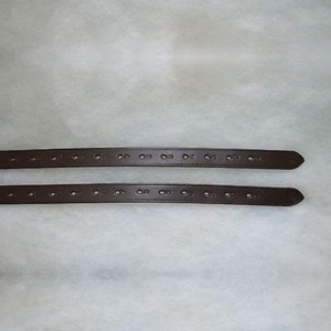 Correa de estribo Annabelle Equestrian de cuero genuino de 1 pulgada de ancho con orificios grabados y hebilla de acero inoxidable, equipo duradero para caballos. - Product Image 1