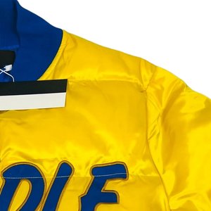 เสื้อแจ็คเก็ตพัฟเฟอร์ผ้าซาตินปักลายเชนิลล์ พรีเมียมสำหรับฤดูหนาว แบบยูนิเซ็กส์ ทรงบอมเบอร์ บุผ้านวม อุ่นสบาย ทันสมัย - Product Image 6