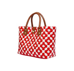 Sac fourre-tout en plastique tissé de qualité supérieure et sac fait main, motif géométrique rouge et blanc, sac de plage pour femmes, idéal pour les vacances - Product Image 1