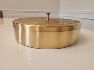 Boîte à épices artisanale en laiton avec 7 compartiments, rangement traditionnel ethnique pour masala, organiseur de cuisine décoratif en laiton - Product Image 6
