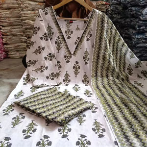 Conjunto de 3 Piezas de Kurti, Pantalón y Dupatta con Estampado Floral de Algodón Orgánico para Mujer |   Cuello en V |   Tallas Grandes (M-10XL) |   Traje Étnico - Product Image 1