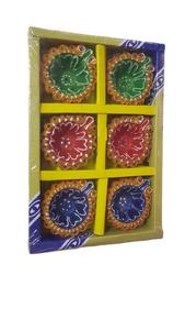 La arcilla colorida Diya es un elemento tradicional de muchas celebraciones culturales, especialmente en la India durante festivales como Diwali. - Product Image 4