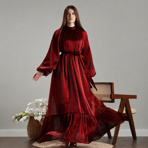 เดรสยาวคอสูงสีแดงเลือดหมูประกายมุก |   ชุดราตรีทรงเอไลน์แบบเรียบหรู แขนทรงโคมไฟ ผ้าพลิ้วไหว เหมาะสำหรับงานเลี้ยง - Product Image 1