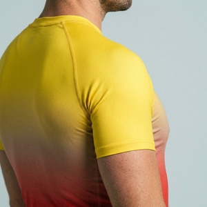 Camiseta Deportiva de Compresión de Manga Corta para Hombre, con Cuello Redondo, Secado Rápido, Ajuste Atlético, Rendimiento Deportivo, Color Degradado Personalizado - Product Image 2