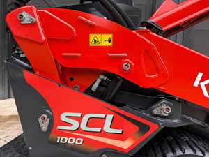 รถตักล้อยางขนาดเล็กคุณภาพสูง น่าเชื่อถือ ยี่ห้อคูโบต้า รุ่น SCL1000 ขนาด 9.8 นิ้ว พร้อมรางยางกว้าง ปั๊มไฮดรอลิก HYDAC แรงดันสูง - Product Image 2