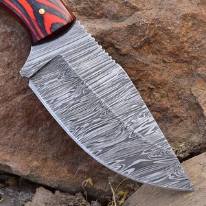 Couteau de chasse artisanal en acier Damas de qualité industrielle avec manche en bois et étui en cuir pour le camping en plein air - Product Image 5
