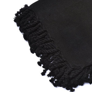 Kilt écossais traditionnel noir uni, motif tartan écossais, confectionné en laine acrylique 100% durable de 16 oz - Product Image 3