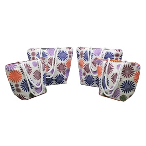 Sac de plage en jute laminé PP avec imprimé floral, poignée en corde torsadée, poche intérieure suspendue et fermeture éclair supérieure - Product Image 1