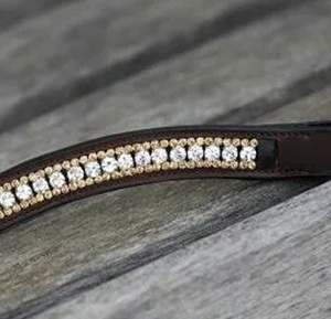 Bride en cuir anglais de qualité supérieure avec frontale incurvée ornée de cristaux, équipement équestre durable, trois rangées de décorations dorées - Product Image 4