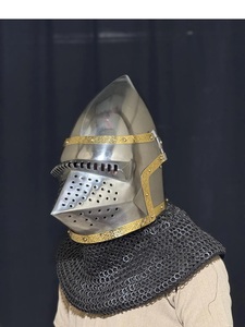 Casco de malla de acero hecho a mano con diseño de cara de cerdo, armadura medieval de caballero con adornos de latón. - Product Image 1
