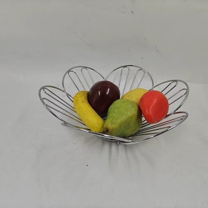 Fabuleuse corbeille à fruits en métal, également un centre de table décoratif, idéale pour présenter des fruits colorés de manière attrayante. - Product Image 1
