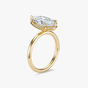 Anillo de Compromiso y Matrimonio Solitario de Oro de 14K con Esmeralda de 3 Quilates, Corte Brillante y Diamantes Engastados - Product Image 2
