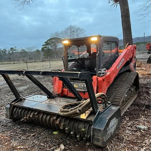 Cargadora de orugas Kubota con trituradora, motor diésel, hidráulica de alto flujo, movimiento de 2 velocidades, cabina totalmente cerrada, alta capacidad de carga - Product Image 1