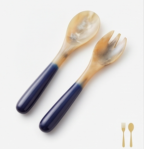 Ensemble de cuillères et fourchettes minimalistes avec manches bleues, ustensiles de service pour la table et les mariages - Product Image 1