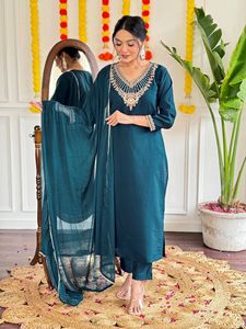 ชุดคุर्ติผ้าวิสโคสสีเขียวทะเลสุดฮิตสำหรับผู้หญิง ปักลายสวยงาม พร้อมกางเกงวิสโคสและผ้าคลุมไหล่พิมพ์ลาย - Product Image 3
