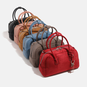 Bolso de hombro clásico para mujer, de PU marrón, con forma de barril, cierre de cremallera, dos asas, para uso diario, con patrón Saffiano. - Product Image 5