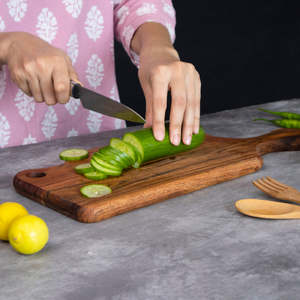 Tabla de cortar curva de madera maciza natural, tabla de cortar de madera resistente y duradera para cocina, preparación de alimentos y servicio a la mesa - Product Image 3