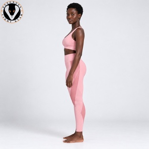 Ensemble de yoga classique pour femmes, design léger, tissu doux, idéal pour le yoga, le pilates, la gym, les entraînements et les vêtements de sport. - Product Image 2