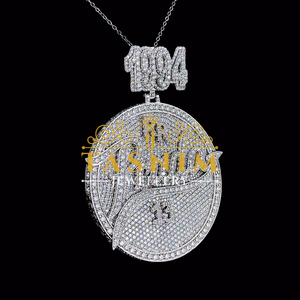 จี้ห้อยคอฮิปฮอปแบบคริสเตียนสั่งทำพิเศษ เงินแท้ 925 ชุบทอง 14K ประดับเพชร VVS มอยส์ซาไนต์ รับรองโดย GIA ปรับแต่งได้ตามต้องการ TASNIM - Product Image 2