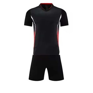 Tenues de football en gros fabriquées à partir de matériaux performants de qualité, offrant des soins faciles, une excellente durabilité et un service OEM en gros. - Product Image 6