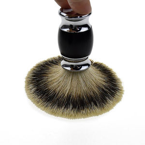 Brocha de Afeitar de Pelo Sintético Premium para Hombre, Más Vendida, con Mango de Madera Personalizado con Detalles en Negro y Cromo - Product Image 6