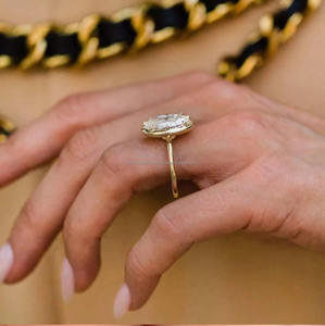 แหวนหมั้นเงินประดับเพชรโมอิสซาไนต์ทรงรีแบบฝังขอบสไตล์จอร์เจียน 3.0 กะรัต ดีไซน์วินเทจ เหมาะสำหรับงานแต่งงานและวันครบรอบ - Product Image 3