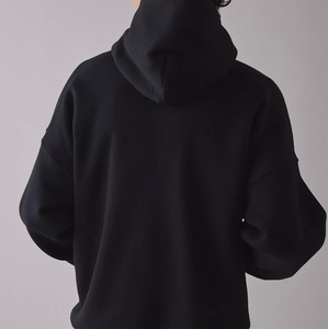 เสื้อฮู้ดดี้แบบสวมใส่ได้ทั้งชายและหญิงสำหรับฤดูหนาว ทรงปกติ ผ้าฟลีซหนานุ่ม สไตล์สตรีทแวร์ มีกระเป๋า  ผลิตจากวัสดุรักษ์โลก พร้อมลายพิมพ์ดิจิทัล - Product Image 2