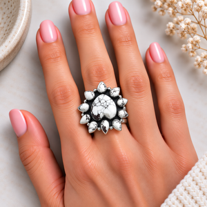 Anillo Ajustable con Borde de Corazón de Turquesa Wild Horse, Estilo Bohemio del Suroeste, Joyería Artesanal con Piedras Preciosas - Product Image 3