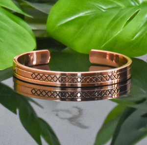 Bracelet en cuivre massif à motif ajouré estampé ayurvédique, bijou en métal tendance au design exquis - Product Image 3