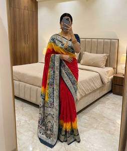 Sari Tradicional Indio de Seda Dola con Tejido Meenakari para Eventos Festivos, Sari Elegante para Bodas para Mujeres - Product Image 1