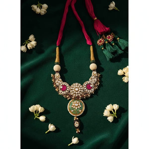 Hermoso Collar Largo con Colgante de Pavo Real de Diseño |   Trabajos de Detallado y Piedrería Kundan |   Hecho a Mano |   Dori Ajustable - Product Image 1