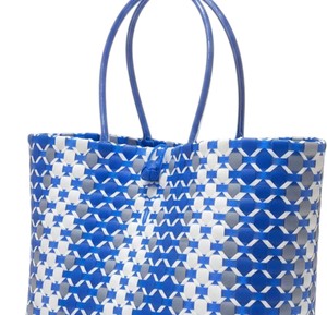 Sac fourre-tout décontracté en plastique tissé bleu et blanc fait main, motif rayures diagonales, pour la plage et le shopping, vente en gros - Product Image 3