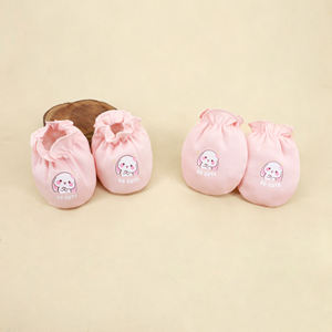 Ensemble de moufles et chaussons pour bébé en coton biologique, tricot doux et respirant, style décontracté, impression par transfert thermique, quatre saisons - Product Image 2