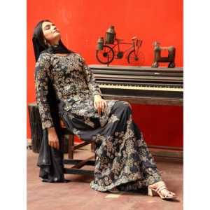 Traje Sharara de Chifón de Diseño con Intrincado Trabajo de Bordado con Lentejuelas - Product Image 2