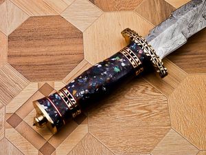 Couteau de chasse Bowie Damas haut de gamme avec manche en résine, couteau d'extérieur fait main sur mesure, couteau à pointe clip en acier, vente en gros - Product Image 2